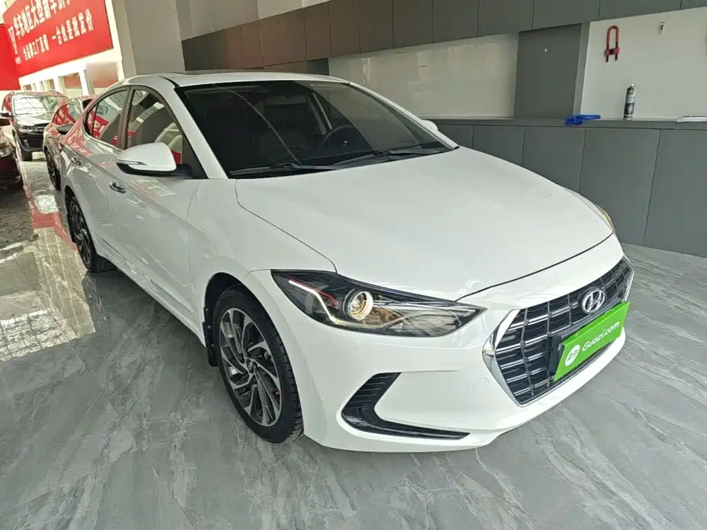 Hyundai Elantra — фото 4