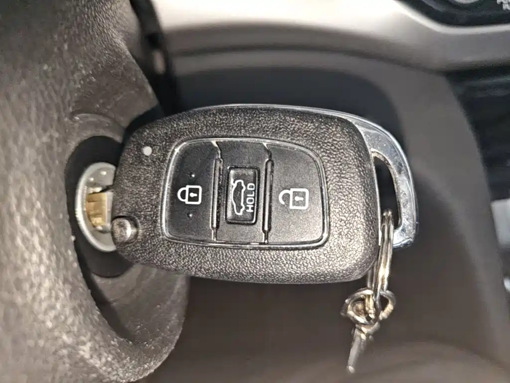 Hyundai Elantra — фото 9