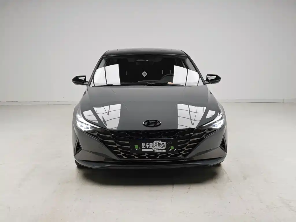 Hyundai Elantra — фото 2