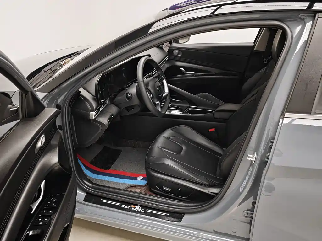 Hyundai Elantra — фото 13