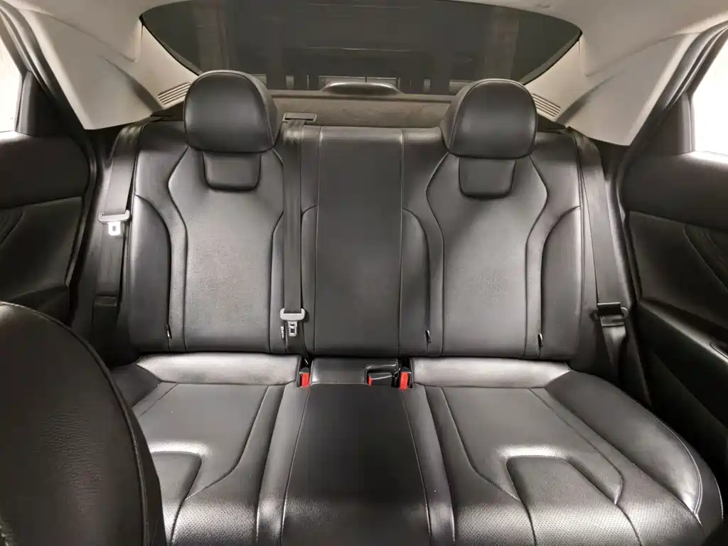 Hyundai Elantra — фото 15