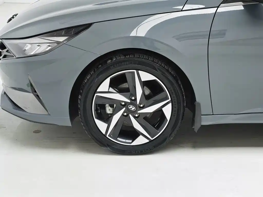 Hyundai Elantra — фото 8