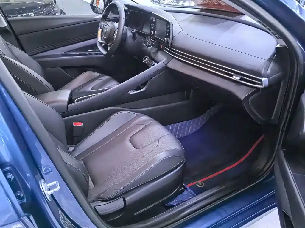 Hyundai Elantra — фото 11