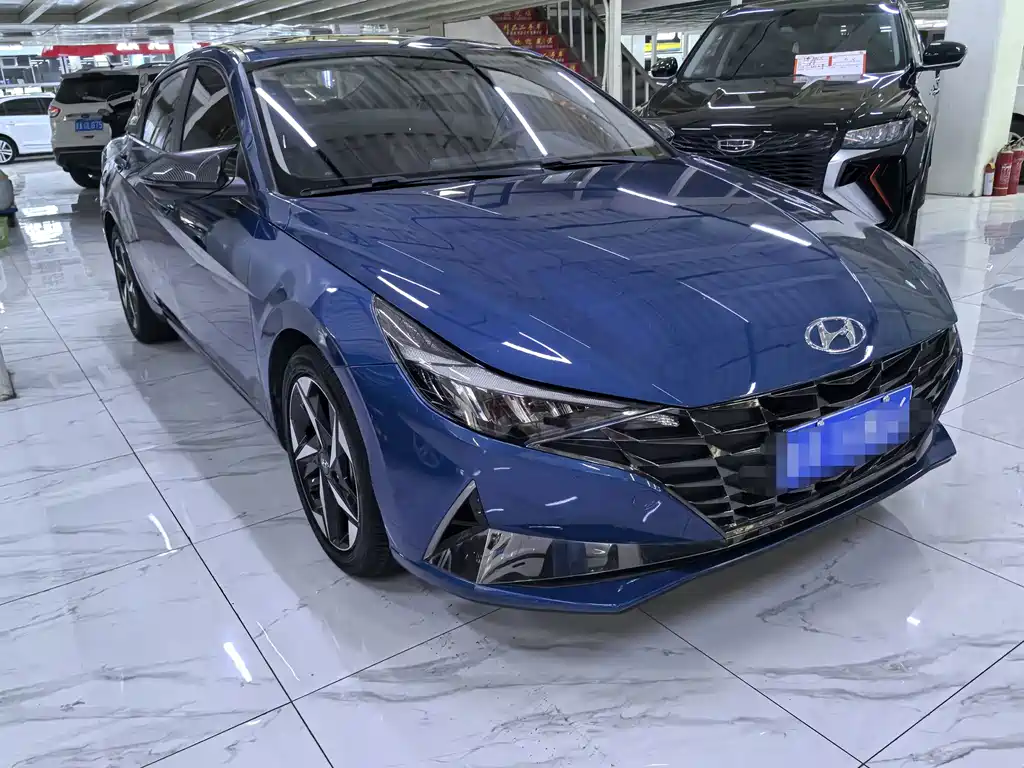 Hyundai Elantra — фото 3