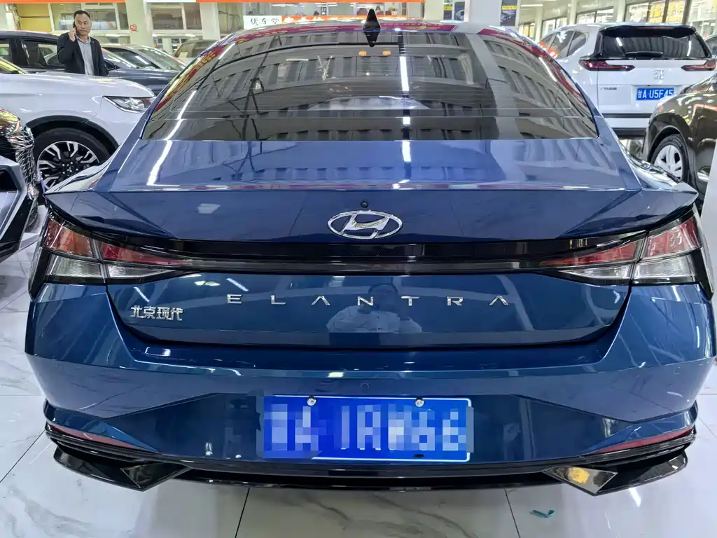 Hyundai Elantra — фото 5