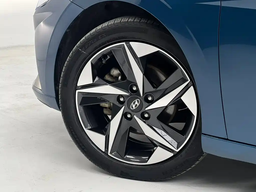 Hyundai Elantra — фото 11