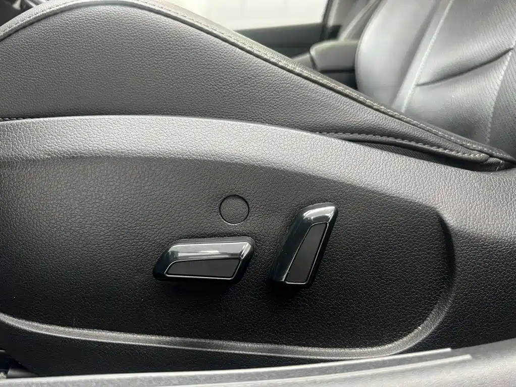 Hyundai Elantra — фото 14