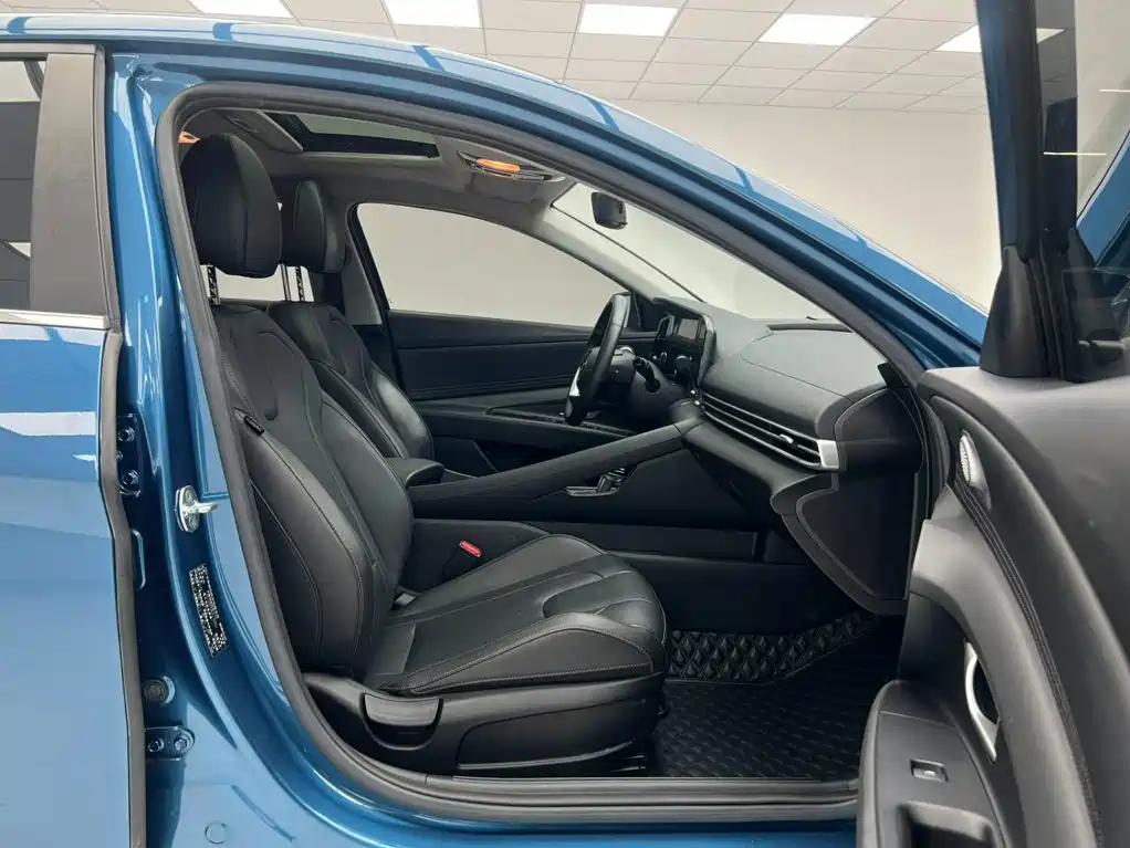 Hyundai Elantra — фото 15