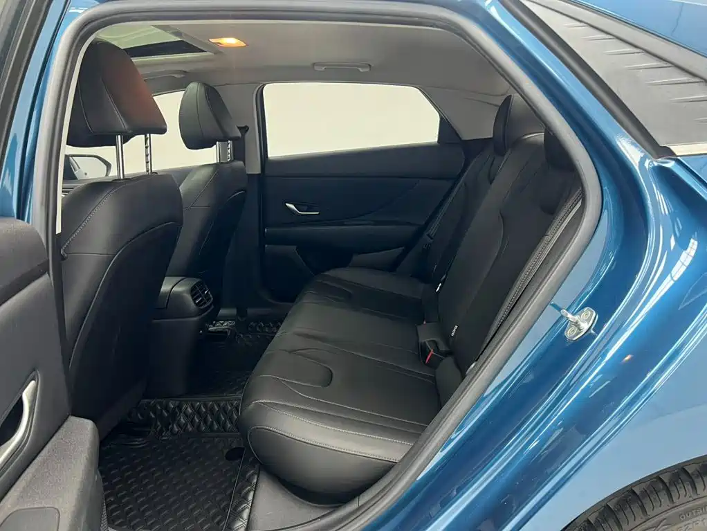Hyundai Elantra — фото 16