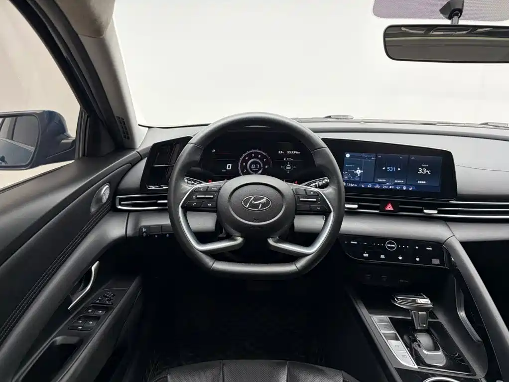 Hyundai Elantra — фото 17