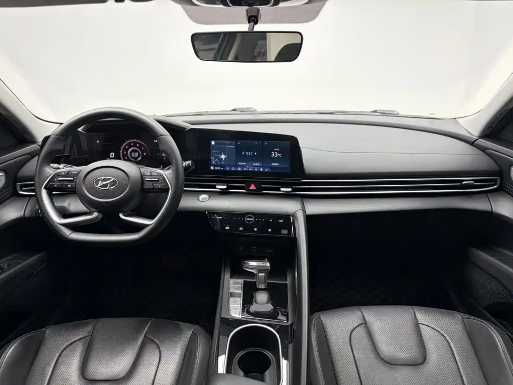 Hyundai Elantra — фото 18