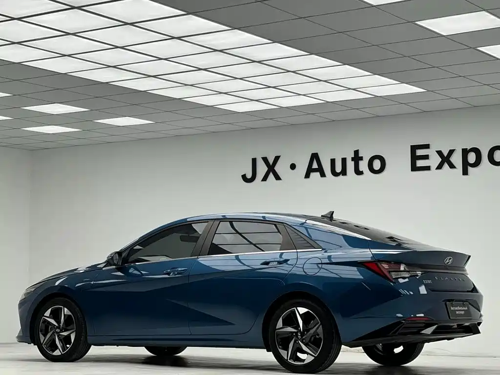 Hyundai Elantra — фото 7