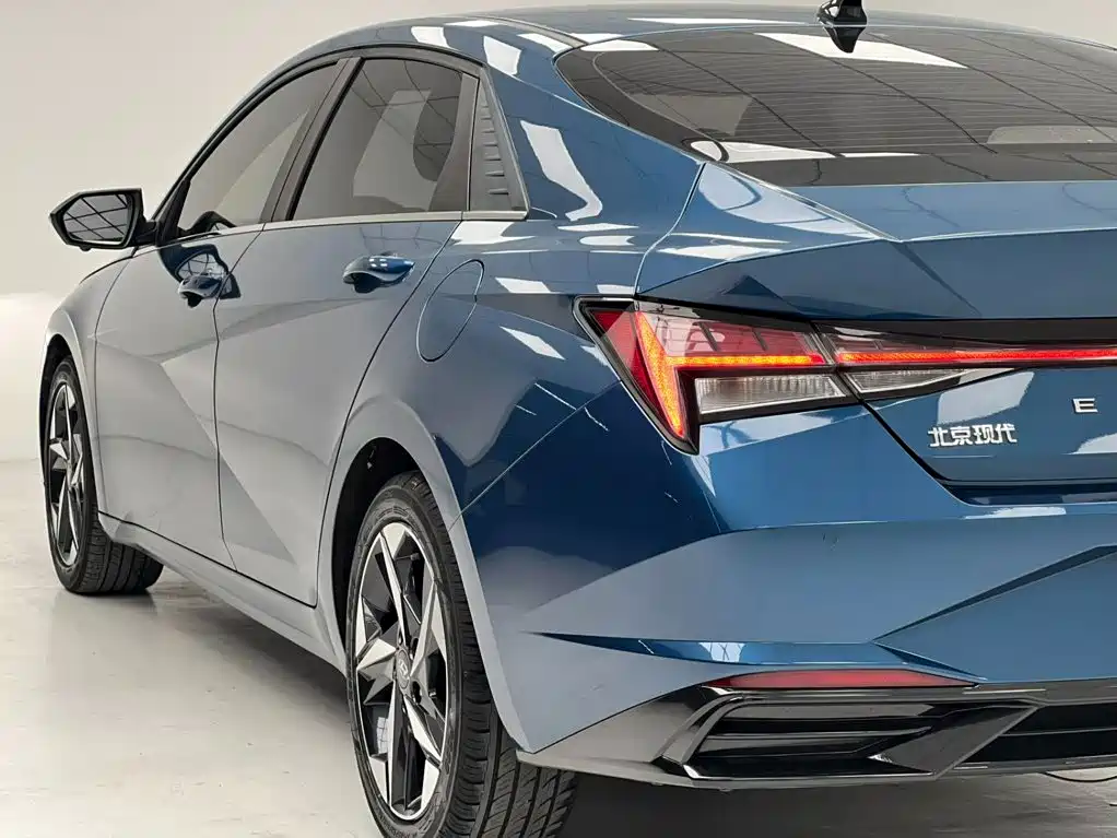 Hyundai Elantra — фото 8