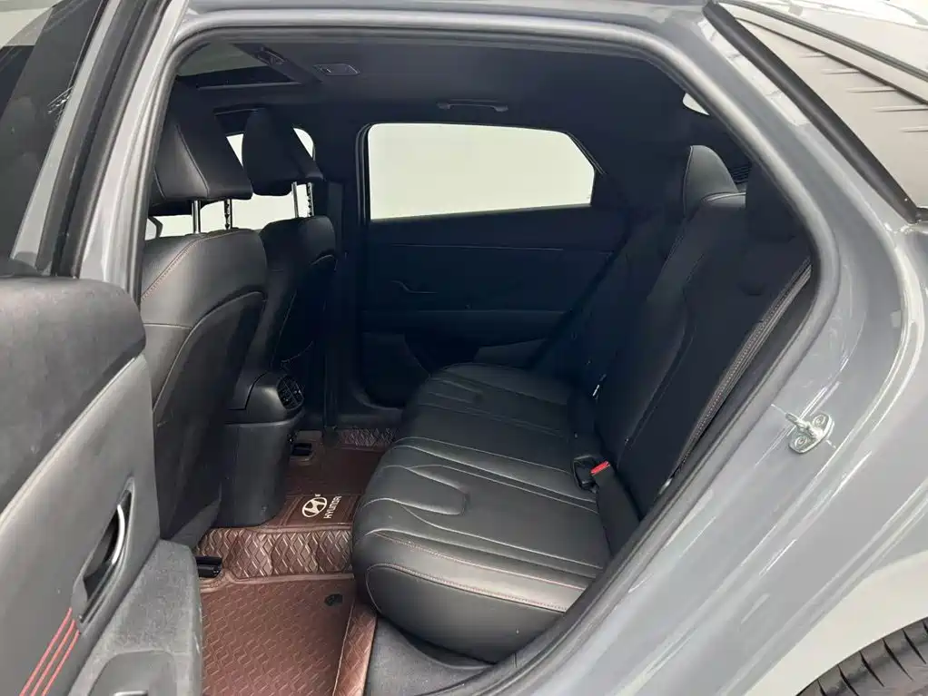 Hyundai Elantra — фото 14