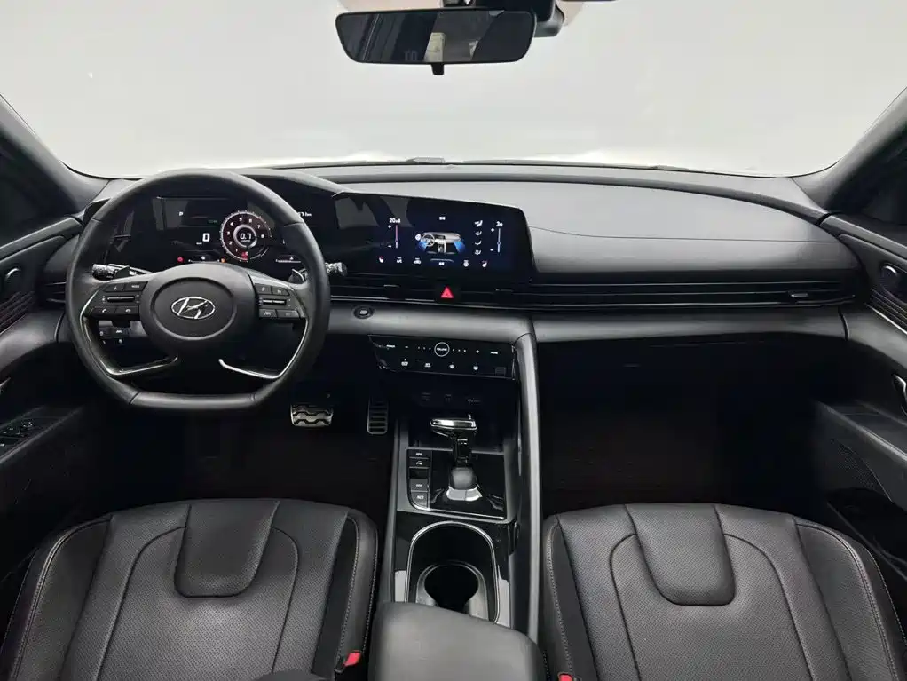 Hyundai Elantra — фото 16