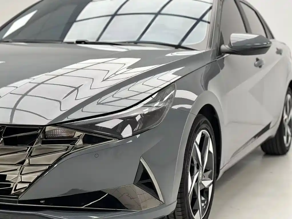 Hyundai Elantra — фото 19