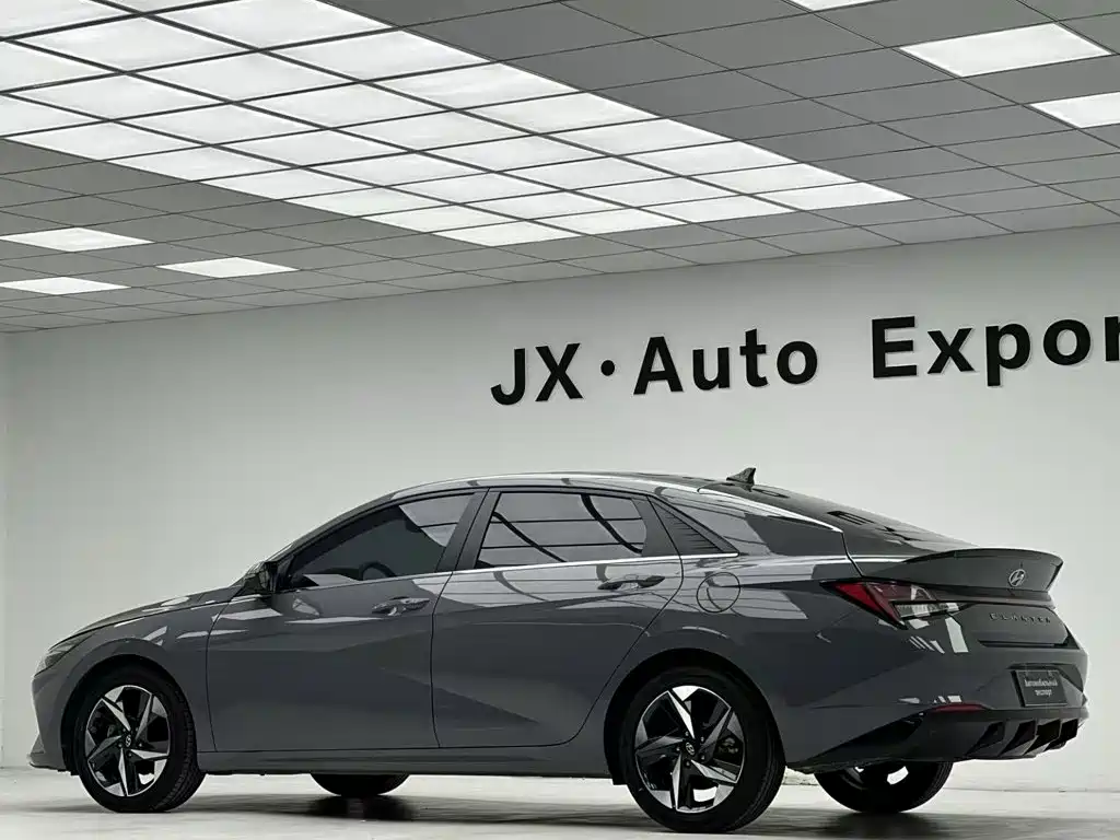 Hyundai Elantra — фото 4