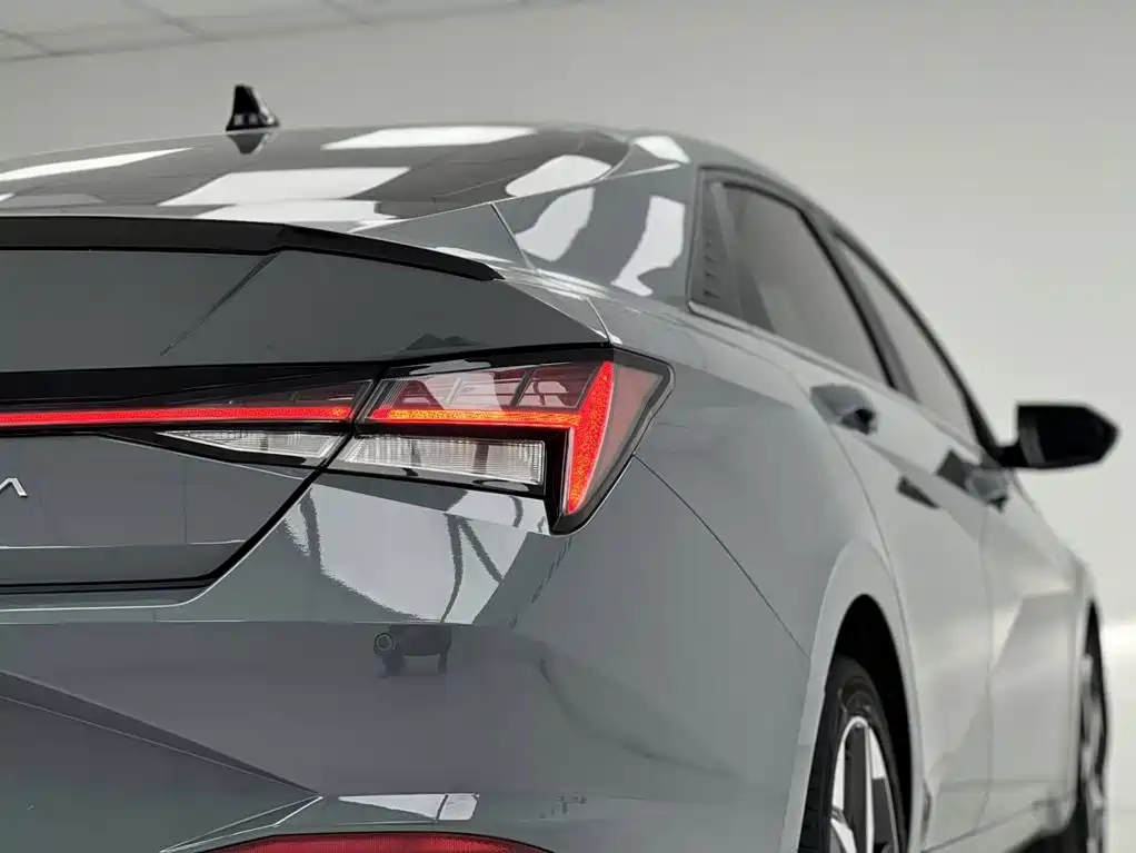 Hyundai Elantra — фото 8