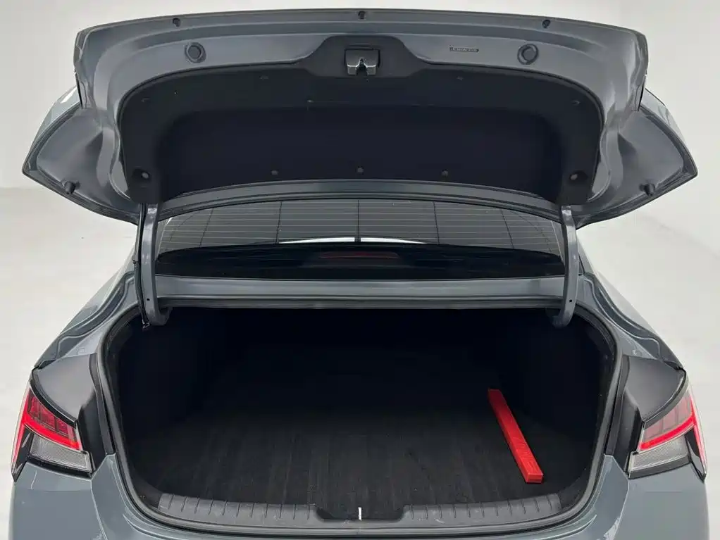 Hyundai Elantra — фото 10