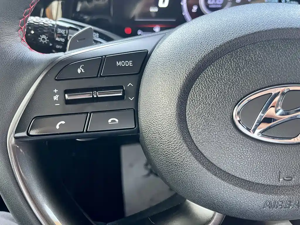 Hyundai Elantra — фото 13