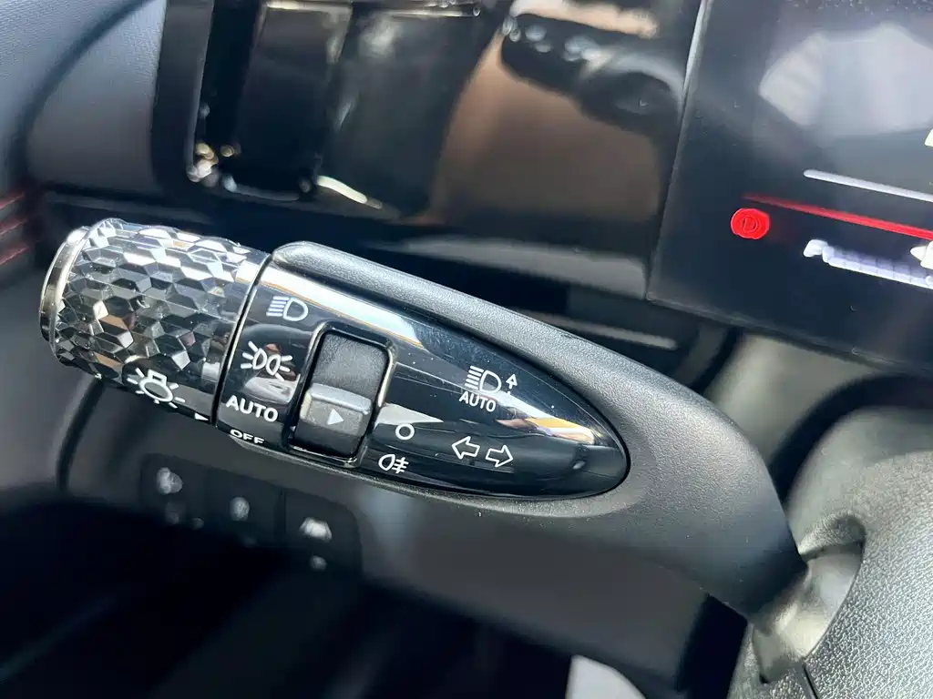 Hyundai Elantra — фото 16