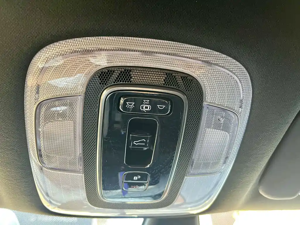 Hyundai Elantra — фото 17