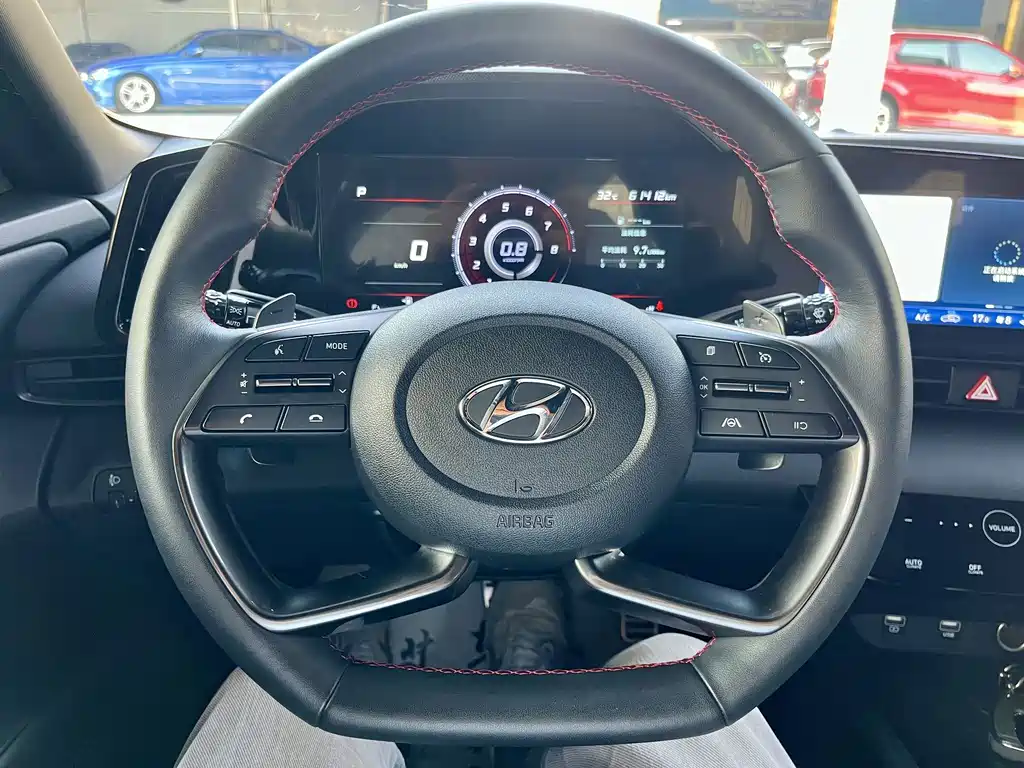 Hyundai Elantra — фото 18