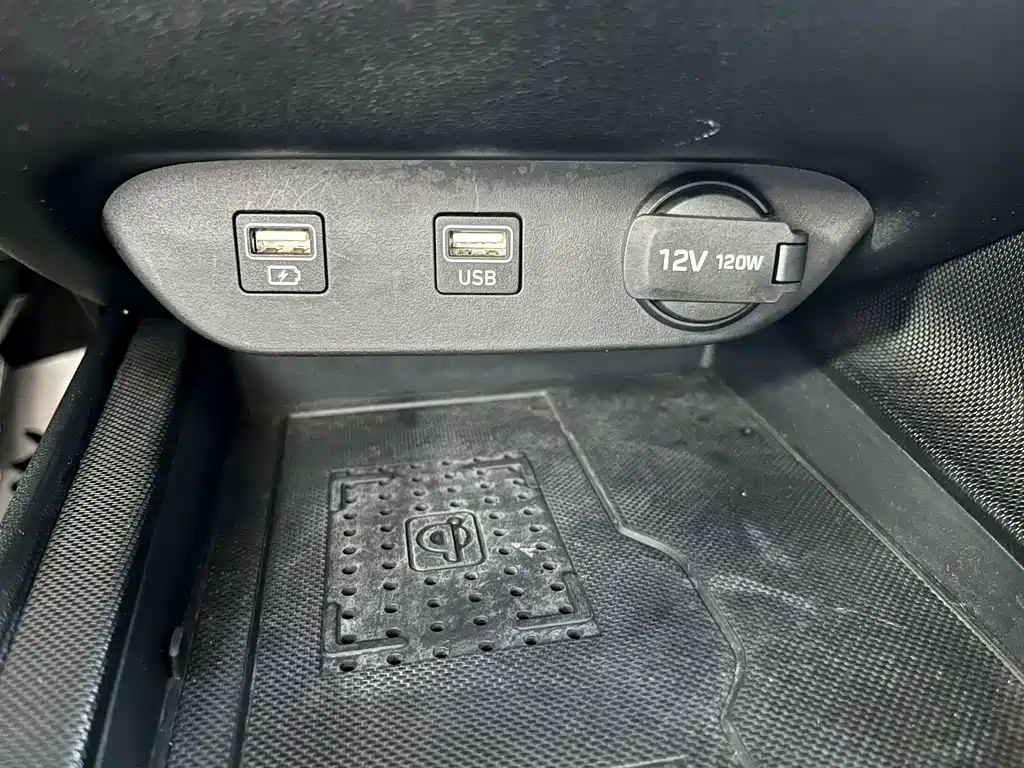 Hyundai Elantra — фото 19