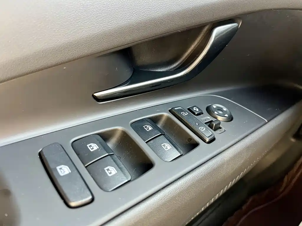 Hyundai Elantra — фото 21