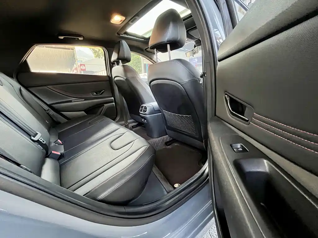 Hyundai Elantra — фото 10