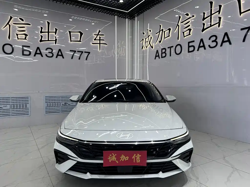 Hyundai Elantra — фото 2
