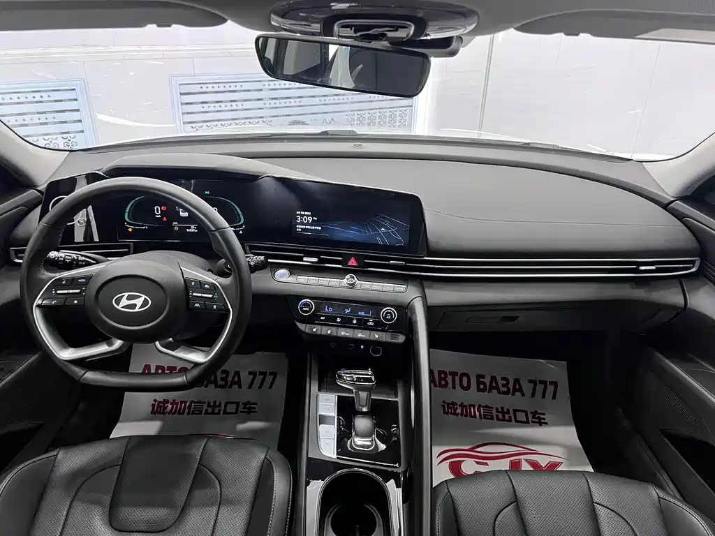 Hyundai Elantra — фото 14