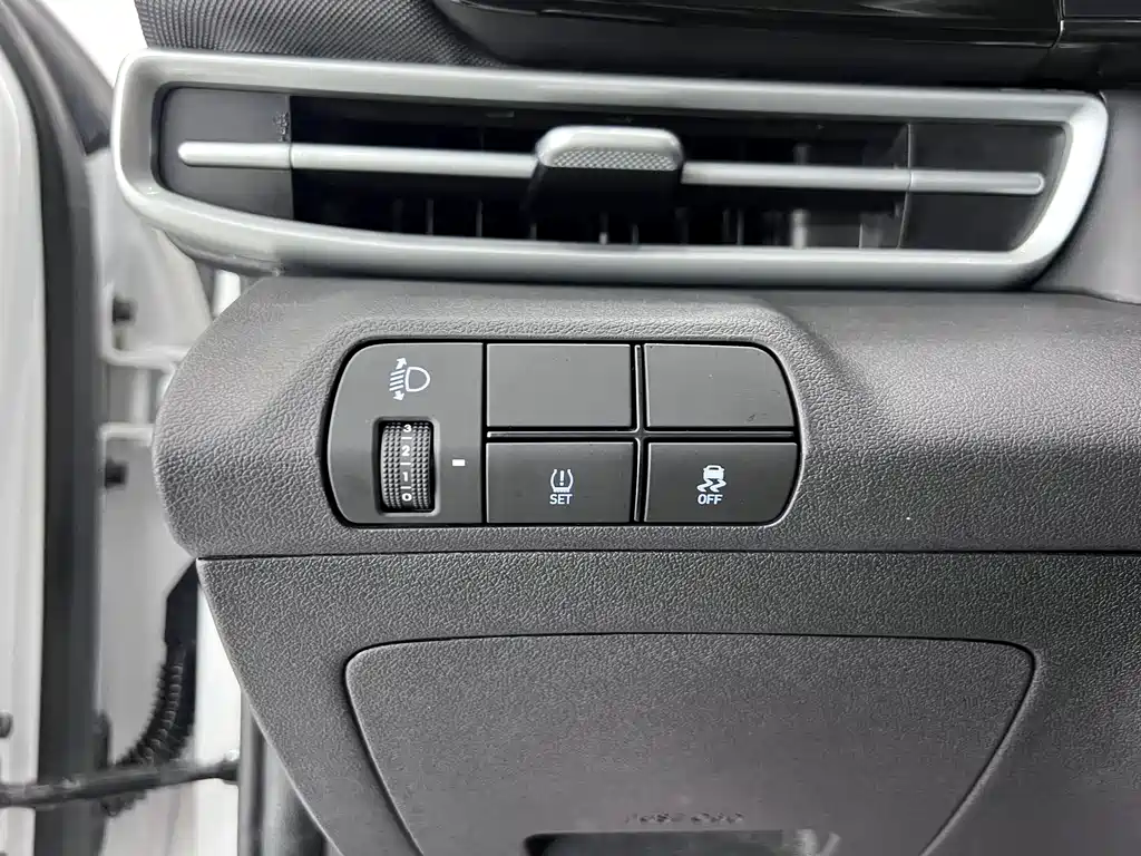 Hyundai Elantra — фото 9