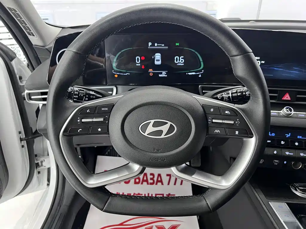 Hyundai Elantra — фото 10