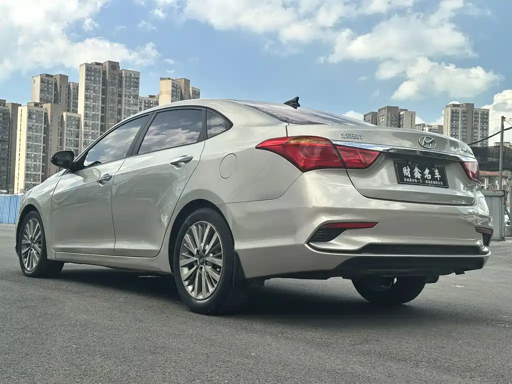 Hyundai Mistra — фото 13