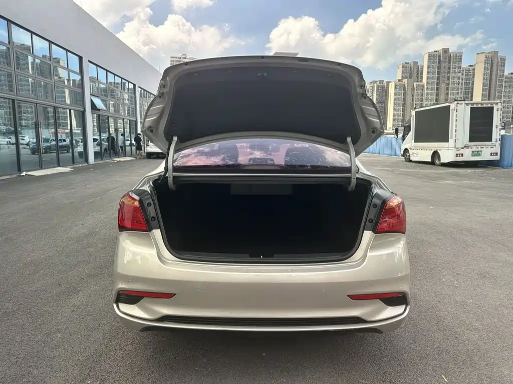Hyundai Mistra — фото 17