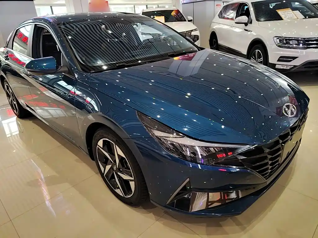 Hyundai Elantra — фото 22