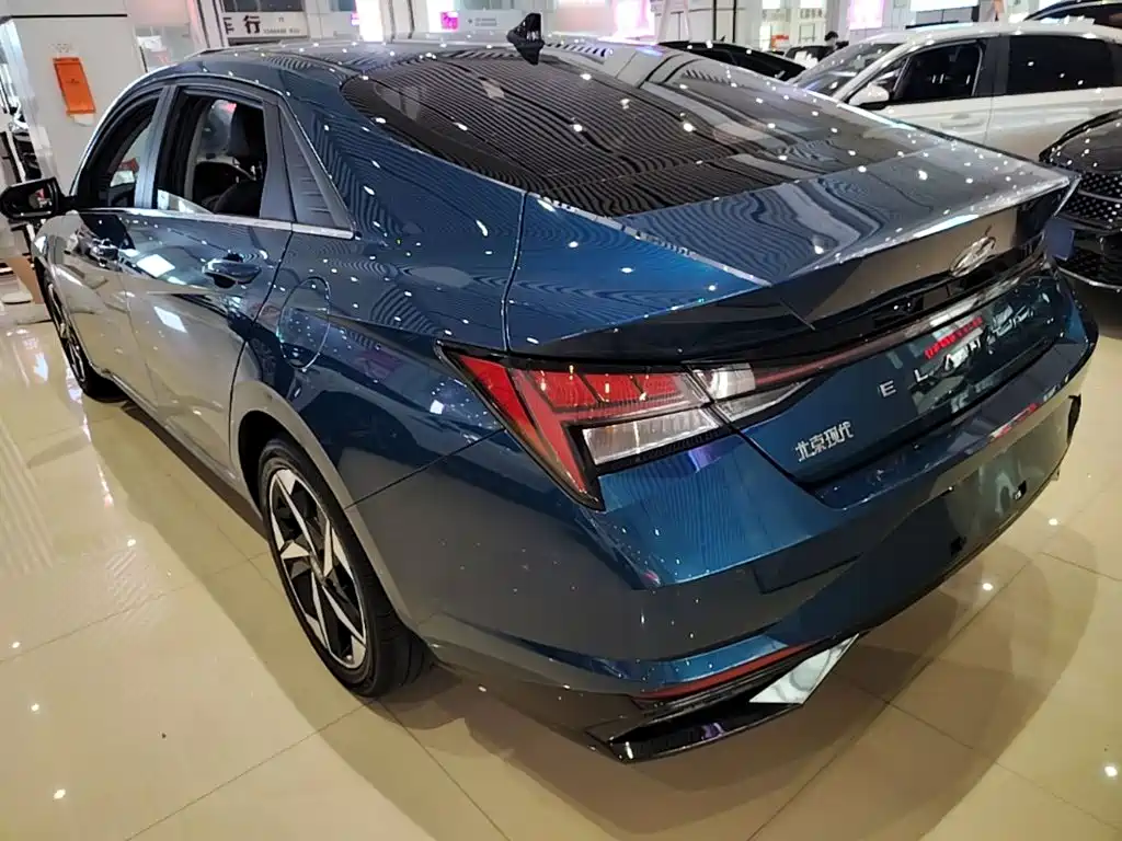 Hyundai Elantra — фото 23