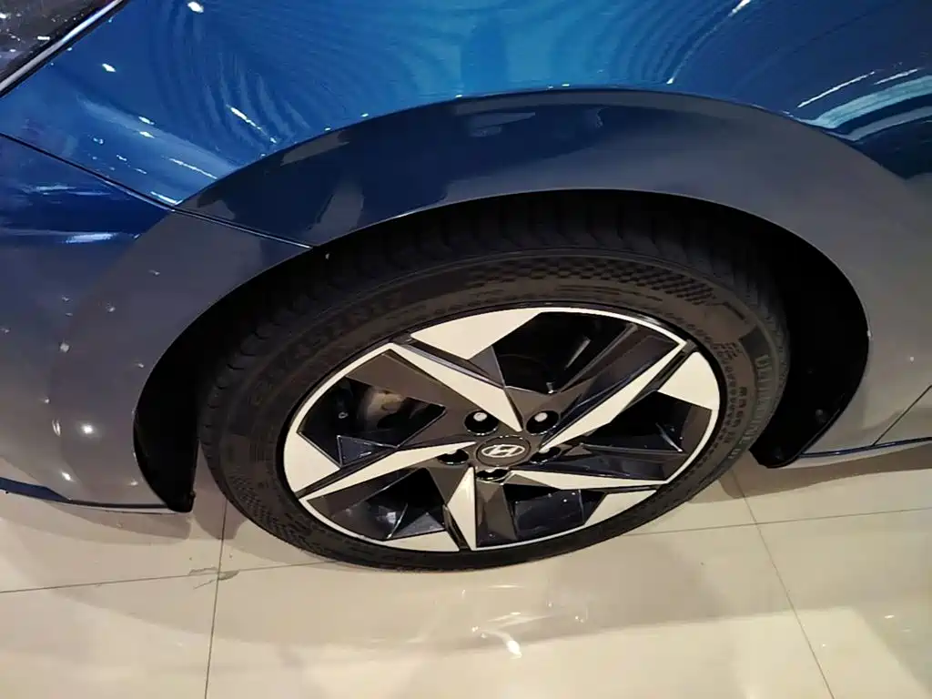Hyundai Elantra — фото 25