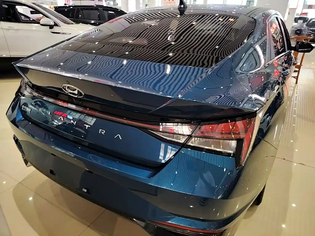 Hyundai Elantra — фото 4