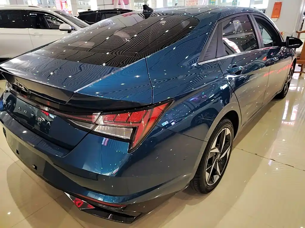 Hyundai Elantra — фото 5