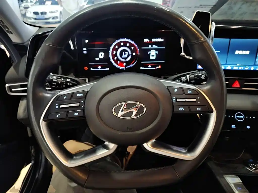Hyundai Elantra — фото 7