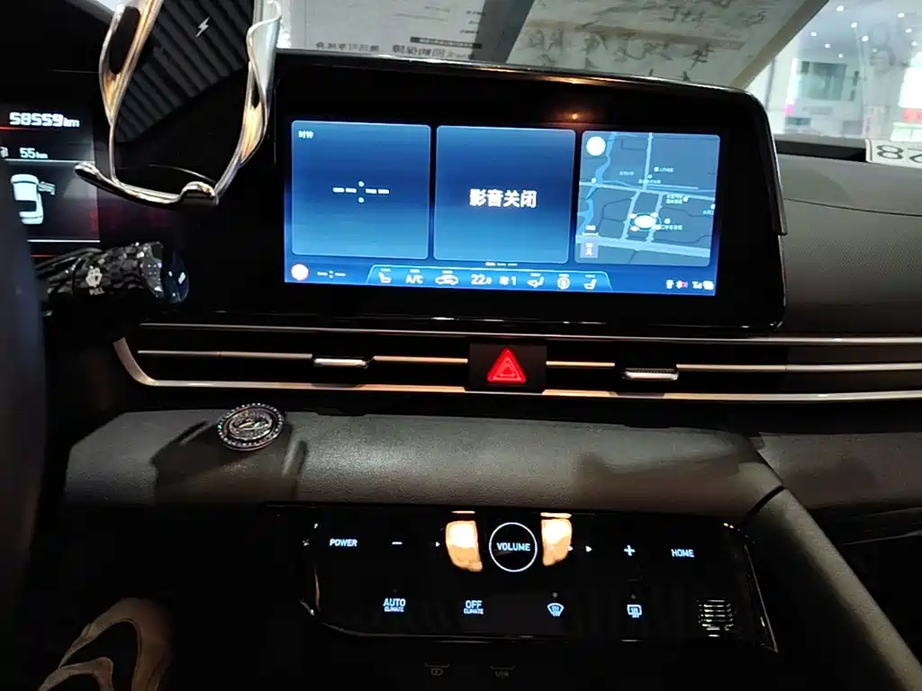 Hyundai Elantra — фото 9