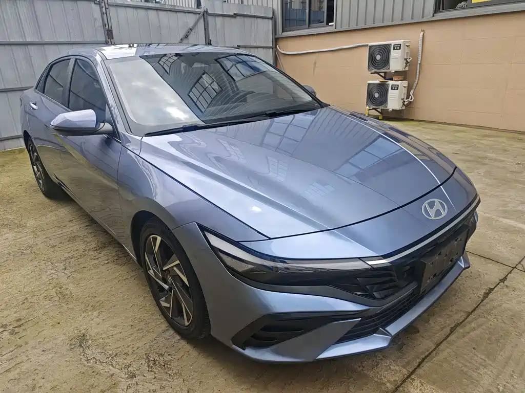Hyundai Elantra — фото 3