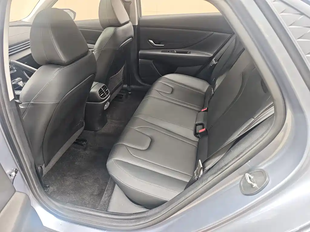 Hyundai Elantra — фото 10