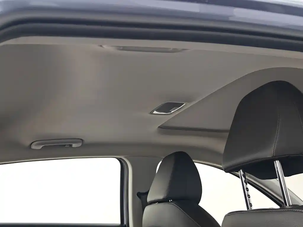 Hyundai Elantra — фото 14