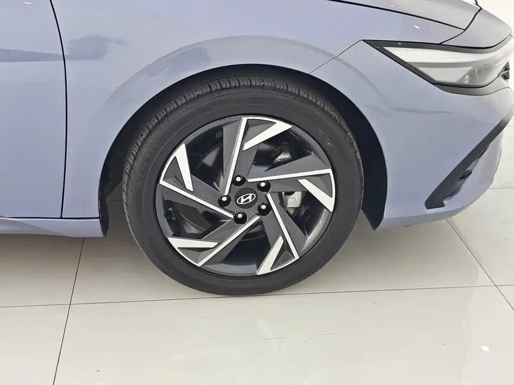 Hyundai Elantra — фото 17