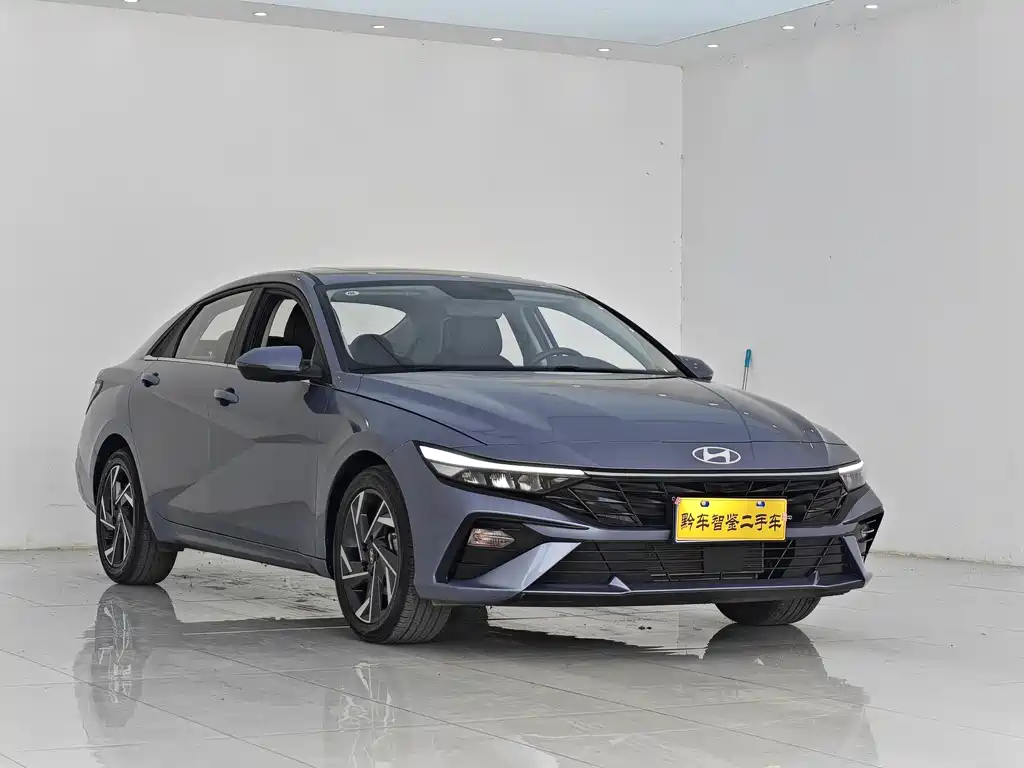 Hyundai Elantra — фото 3