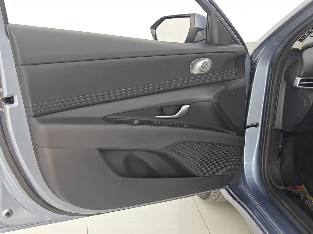 Hyundai Elantra — фото 27