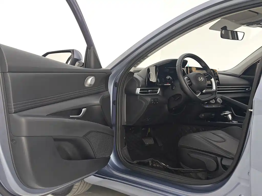 Hyundai Elantra — фото 28